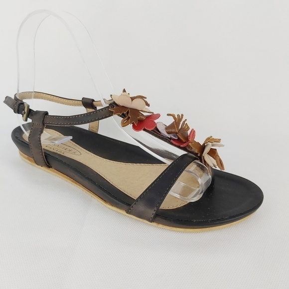 𝅺LUVSHOE'S Canada flat leather sandals size 37 flowers embellishments - Picture 4 of 11